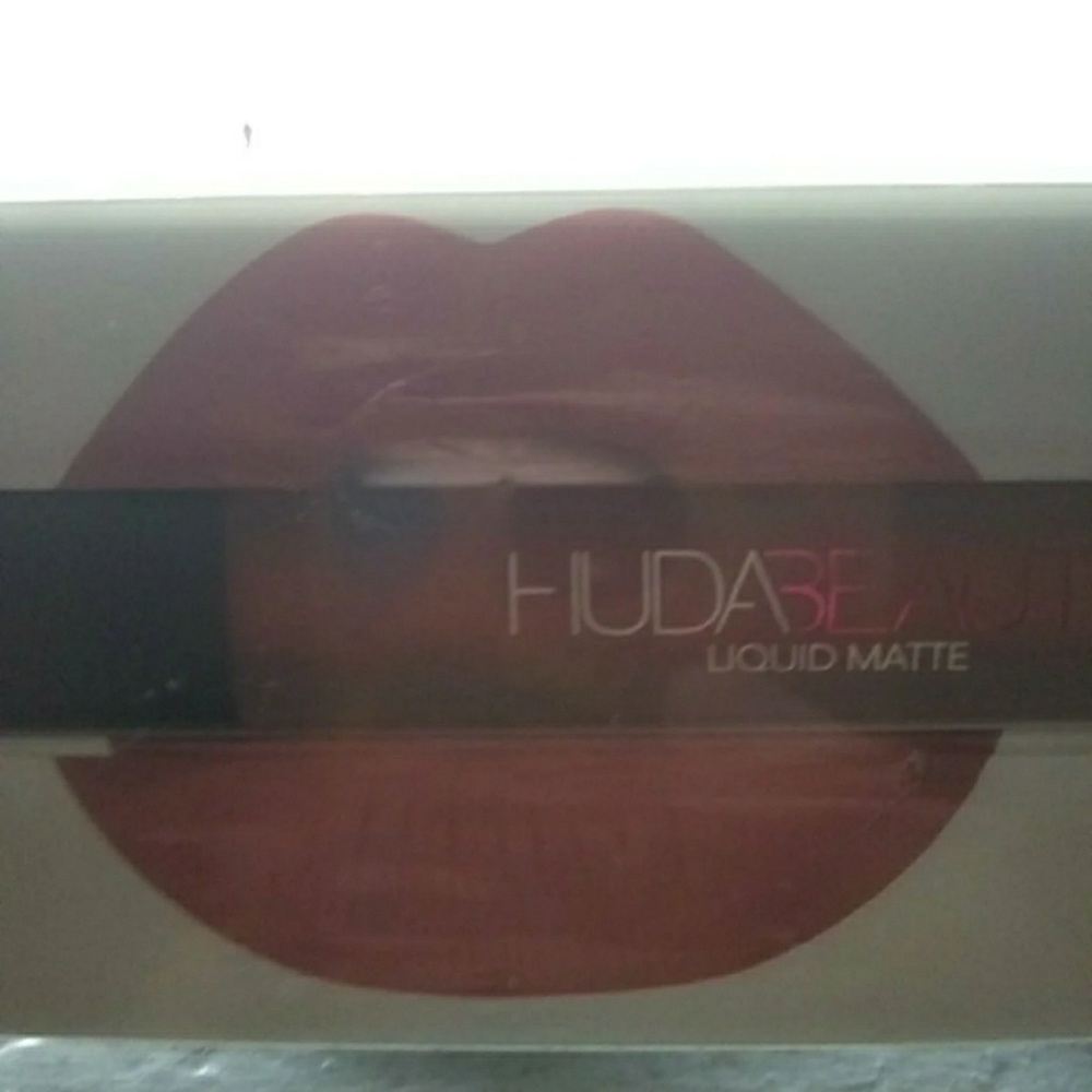 SOLD💕Huda SOLD Liquid Matte 💄